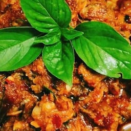 พริกแกงเนื้อราดข้าว