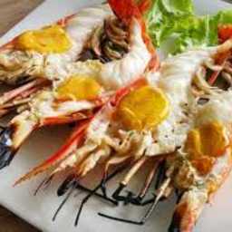 กุ้งแม่น้ำตัวใหญ่เผาเป็นต้ว