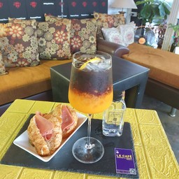 1 เมกาโน่ส้ม 1น้ำส้ม  ปกติ 189 บาท