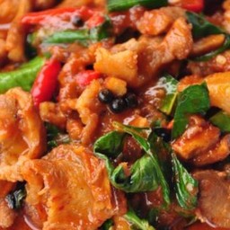 พริกแกงหมูราดข้าว