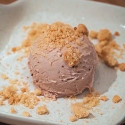 Gelato Strawberry Cheesecake Crumble