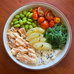 SALMON POKE BOWL