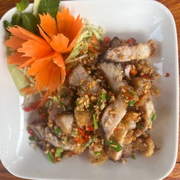 หมูกรอบคั่วพริกเกลือ แบบกับข้าว