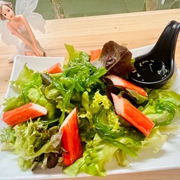 สลัดปูอัดสาหร่าย crab stick salad