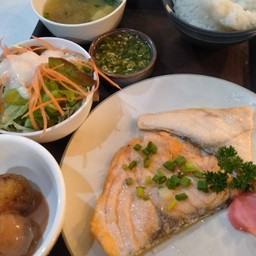 ชุดปลาชัลม่อนย่างซีฟู้ด