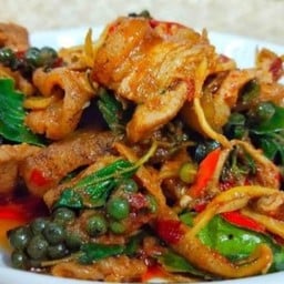 ข้าวแกงพี่หนวด