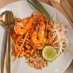 ผัดไทยกุ้ง pad thai see food