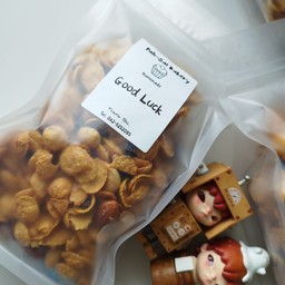 วาฟเฟิล โฮม by crepe little home (วาฟเฟิล กาแฟสด  ชานมไข่มุก สมูทตี้ )