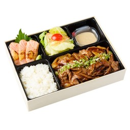 เบนโตะยากินิกุเนื้อและแซลมอนย่างซอสไซเกียว