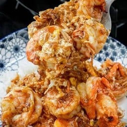 ข้าวกุ้งกระเทียมรวนไข่อร่อยมาก