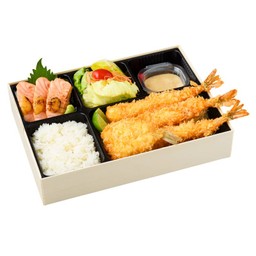 เบนโตะกุ้งและปลาทอดและแซลมอนย่างซอสไซเกียว