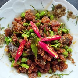 ปลาดุกผัดพริกขิง