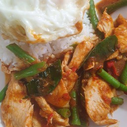ข้าวผัดพริกแกง(เลือกเนื้อสัตว์)