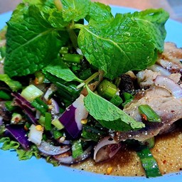 น้ำตกคอหมู