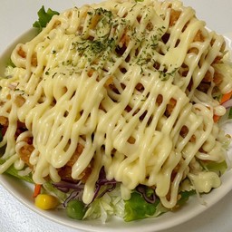 สลัดปลาทอด