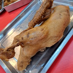 เป็ดเชอรี่ ต้มพะโล้ (ครึ่งตัว)