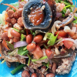 ยำไข่เยี่ยวม้าใส่ปลากรอบแซ่บๆจ้า