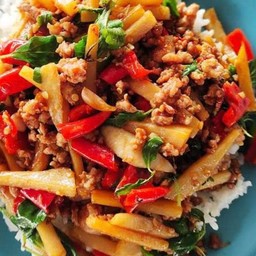 ผัดหน่อไม้ไก่ ราดข้าว