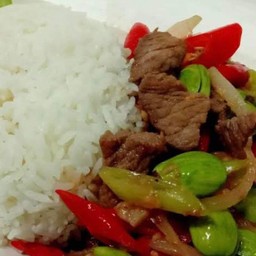 ผัดสะตอเนื้อ ราดข้าว