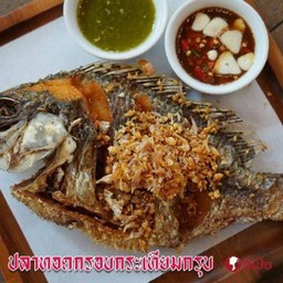 ปลาทอดกระเทียมกรุบ