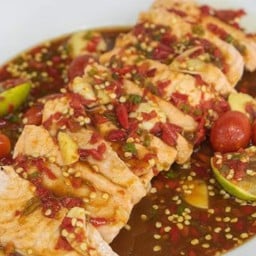 ยำเเชลมอนสุก