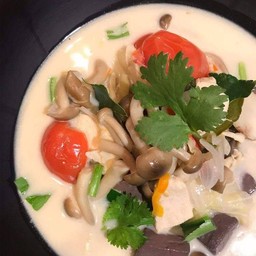 ต้มข่าไก่ กับข้าว