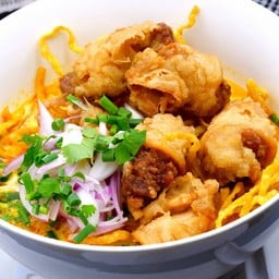 ข้าวซอยปลาหมึกยัดไส้ทอด