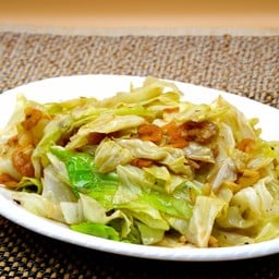 กะหล่ำปลีผัดกุ้งแห้ง