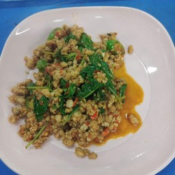 ผัดกระเพราหมูสับ กับข้าว