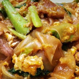 ผัดซีอิ้วไก่