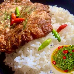 ข้าว ไข่เจียวชะอม + พริกซอย (ไม่ใส่พริก แจ้งในโน๊ต)