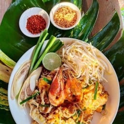 ผัดไทยห่อใบตองสูตรโบราณ ประตูสี่  เยื้องดาวเรืองรีสอร์ท