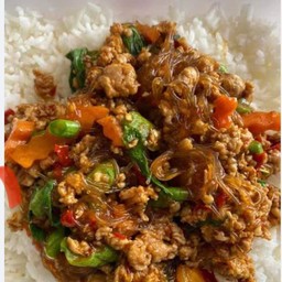 กระเพราวุ้นเส้น ราดข้าว