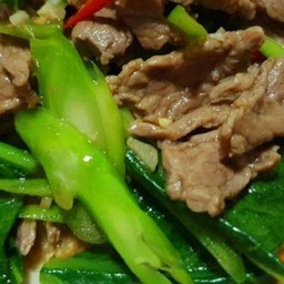 คะน้าเนื้อราดข้าว