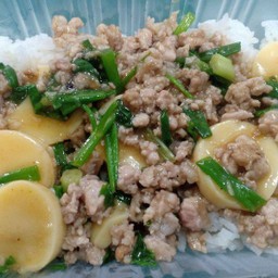 เต้าหู้ทรงเครื่องราดข้าว