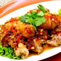 ปลาหมึกยัดไส้ทอดราดพริก