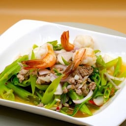 ยำผักบุ้งกุ้งสด