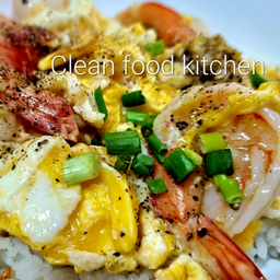 ข้าวหอมราดไข่ข้น พร้อมน้ำจิ้มซีฟู้ด