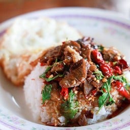 ข้าวกระเพราเนื้อ