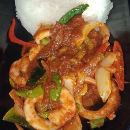 ผัดพริกแกงรวมทะเล-หมู