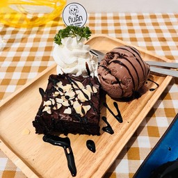 บราวน์นี่+ไอศกรีม browine+ icecream