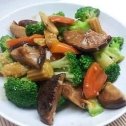 ผัดผักรวม กับข้าว