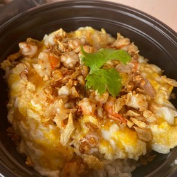 ข้าวไข่ขยี้กุ้งกระเทียม