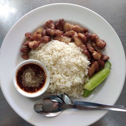 ข้าวมันหมูสามชั้นทอดน้ำปลาพิเศษ