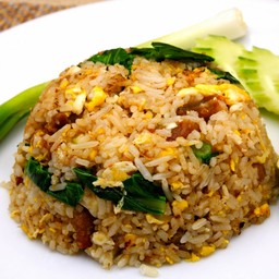 ข้าวผัดหมูแดดเดียว