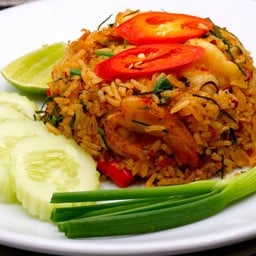 ข้าวผัดต้มยำกุ้ง