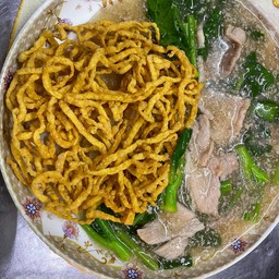 ราดหน้าหมี่กรอบ