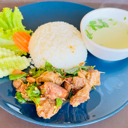 ข้าวกะเพราหมูตุ๋น