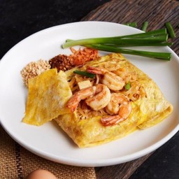 ผัดไทกุ้งห่อไข่.