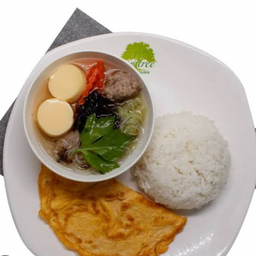 ข้าวไข่เจียวแกงจืดเต้าหู้หมูสับ